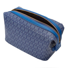 Load image into Gallery viewer, Wolf Signature Washbag